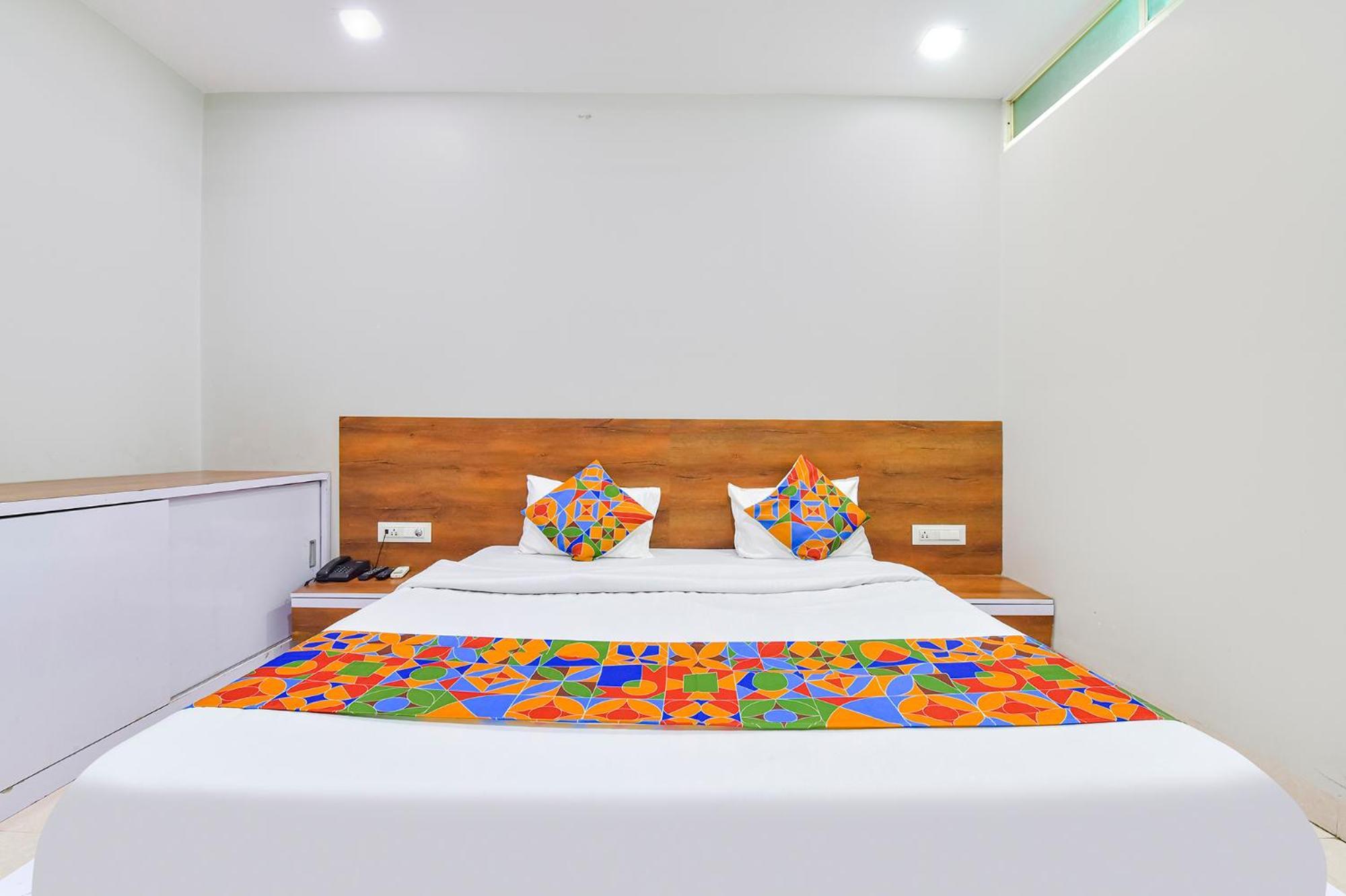 Fabhotel Raghumani Palace Ujjain Esterno foto
